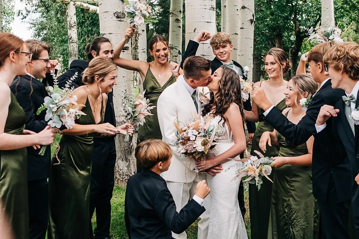Samantha y Brayden en su boda. (Cortesía de <a href="https://www.instagram.com/sammy_ann12/" target="_blank" rel="noopener">Samantha Clark</a>)