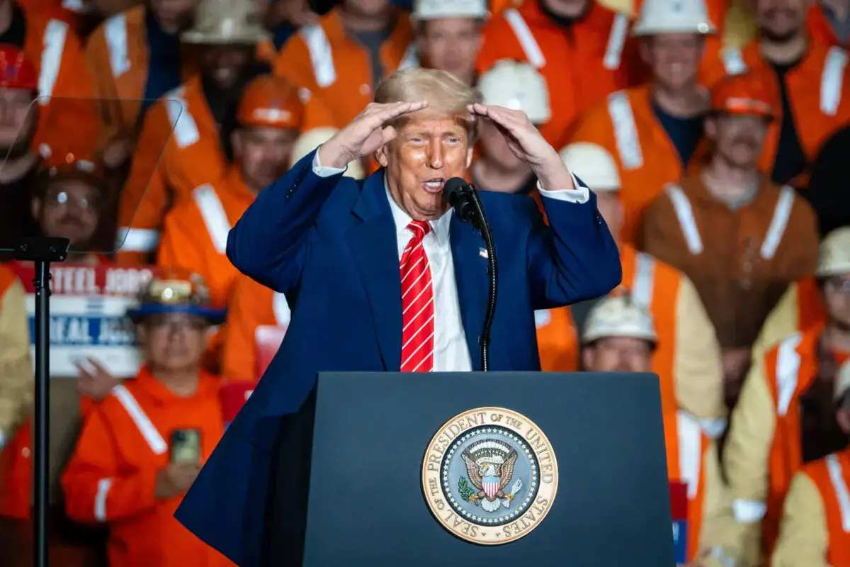 El presidente Donald Trump habla en la planta de U.S. Steel Corporation en Irvin, West Mifflin (Pensilvania), el 30 de mayo de 2025. (Madalina Vasiliu/The Epoch Times)