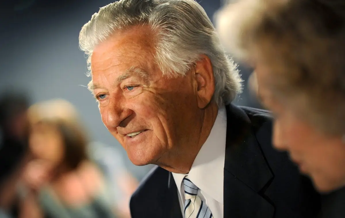 El exprimer ministro laborista australiano Bob Hawke en Brisbane el 16 de agosto de 2010. (William West/AFP/Getty Images).