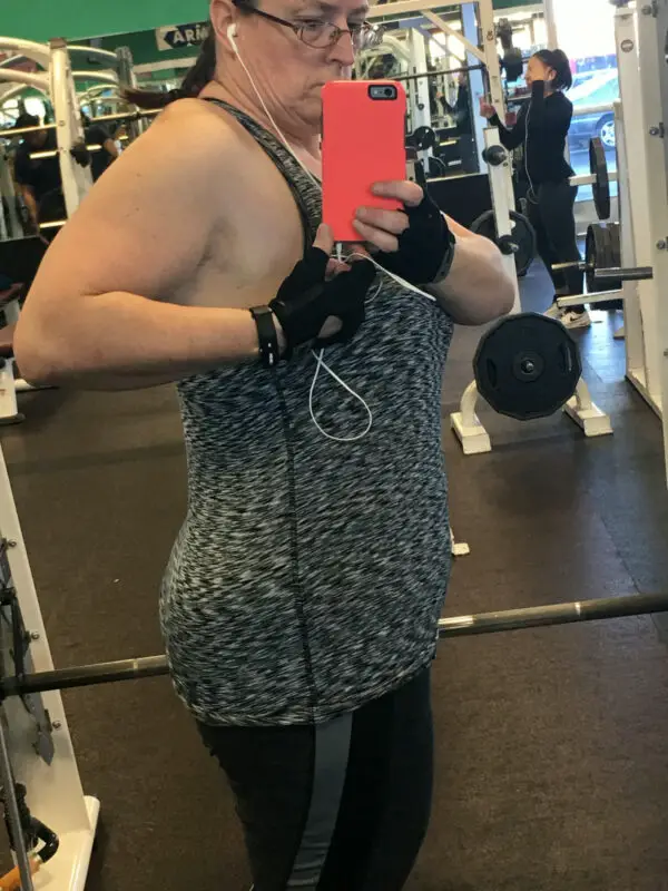 Mónica inicia una jornada de fitness en el gimnasio, sin saber que está embarazada. (SWNS)