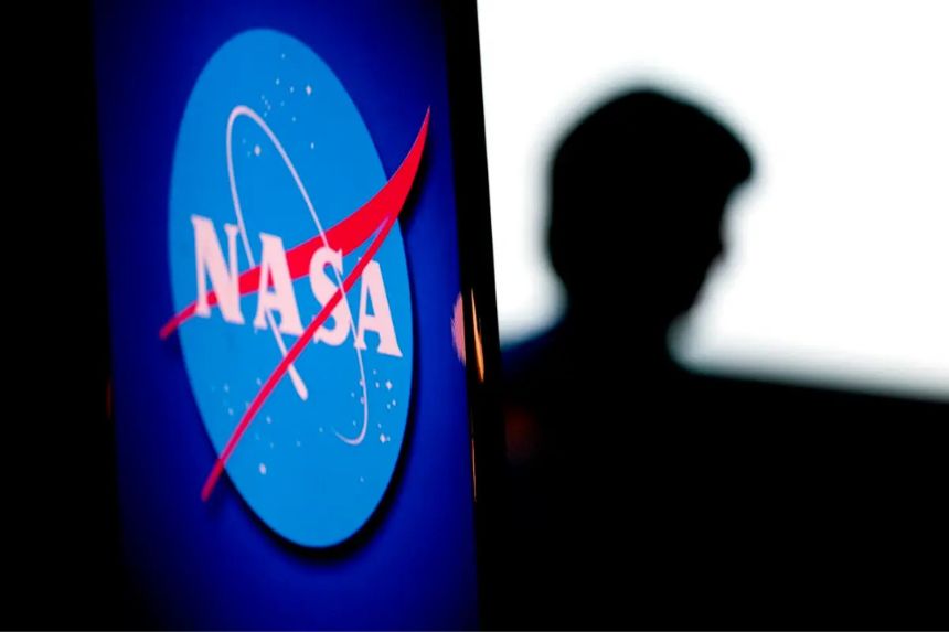 El logotipo de la NASA en el Auditorio Webb de la sede de la NASA en Washington, D.C., el 7 de junio de 2022. (STEFANI REYNOLDS/AFP a través de Getty Images)