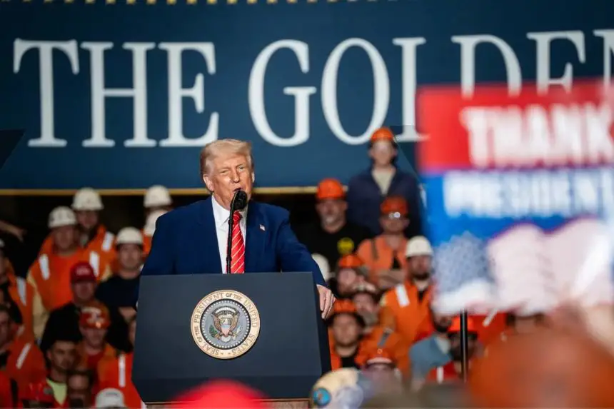 El presidente Donald Trump pronuncia un discurso en la U.S. Steel Corporation - Irvin Works en West Mifflin, Pensilvania, el 30 de mayo de 2025. (Madalina Vasiliu/The Epoch Times)