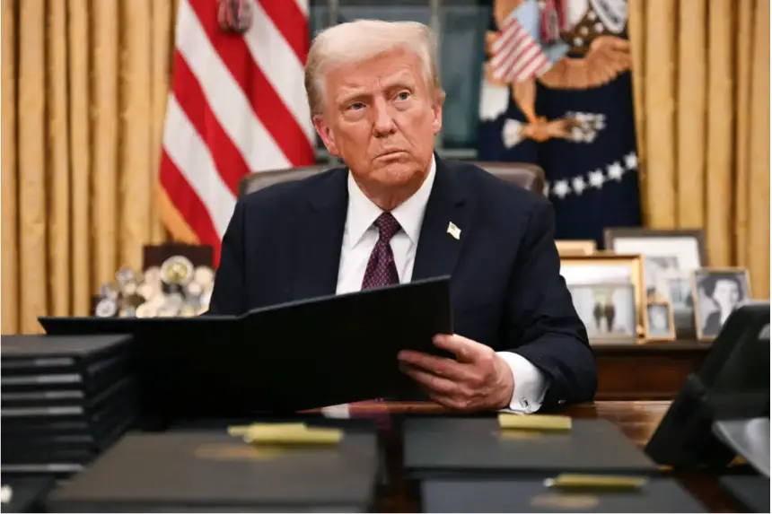 El presidente Donald Trump en la Oficina Oval de la Casa Blanca en Washington, D.C., el 20 de enero de 2025. (Jim Watson/AFP vía Getty Images)