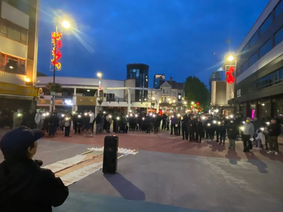 Aproximadamente 150 personas participaron en la conmemoración del 4 de junio celebrada en el barrio chino de Birmingham. (Cortesía de West Midlands Hongkongers).