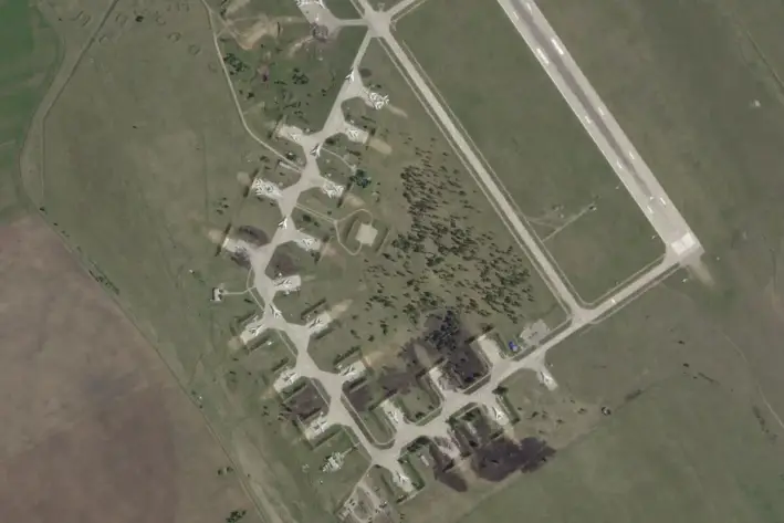 Una imagen satelital de Planet Labs PBC muestra los daños causados por un ataque con drones ucranianos contra la base aérea de Belaya, en la región de Irkutsk, en el este de Siberia (Rusia), el 4 de junio de 2025. (Planet Labs PBC vía AP)