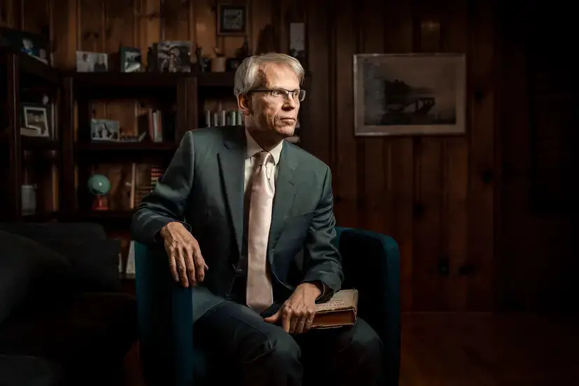 Martin Kulldorff, epidemiólogo y estadístico, en su casa de Ashford, Connecticut, el 11 de febrero de 2022. Antes de la pandemia, desarrolló un software utilizado para la supervisión de la seguridad de las vacunas, entre otros, por el Vaccine Safety Datalink de los CDC. Kulldorff, que anteriormente había formado parte de varios comités federales, entre ellos el ACIP, fue despedido por la Facultad de Medicina de Harvard por no vacunarse contra e COVID-19. (Samira Bouaou/The Epoch Times)