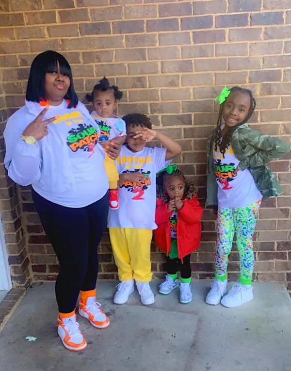 Kayla Giles con sus cuatro hijos. (Cortesía de <a href="https://www.facebook.com/kayla.giles.754" target="_blank" rel="noopener">Kayla Giles</a>)