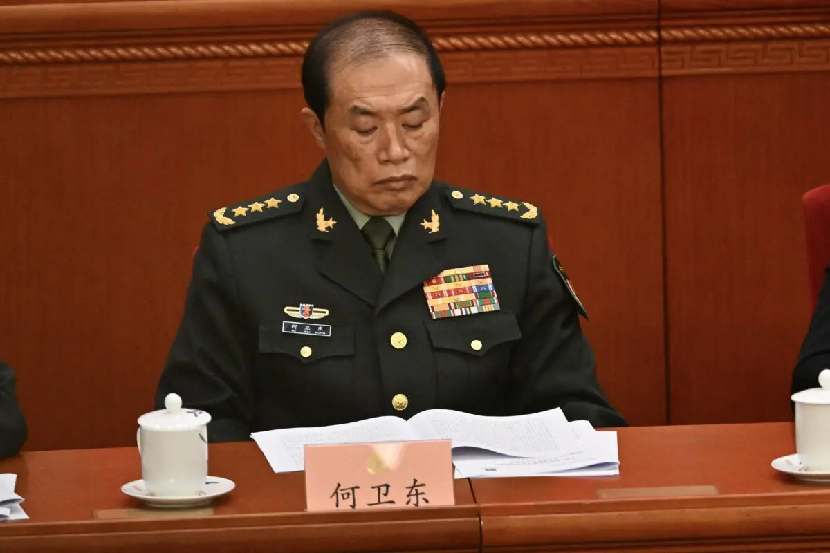 El general He Weidong, vicepresidente de la Comisión Militar Central (CMC) de China, asiste a la ceremonia inaugural de la Conferencia Consultiva Política del Pueblo Chino en Beijing el 4 de marzo de 2025. (Pedro Pardo/AFP a través de Getty Images).