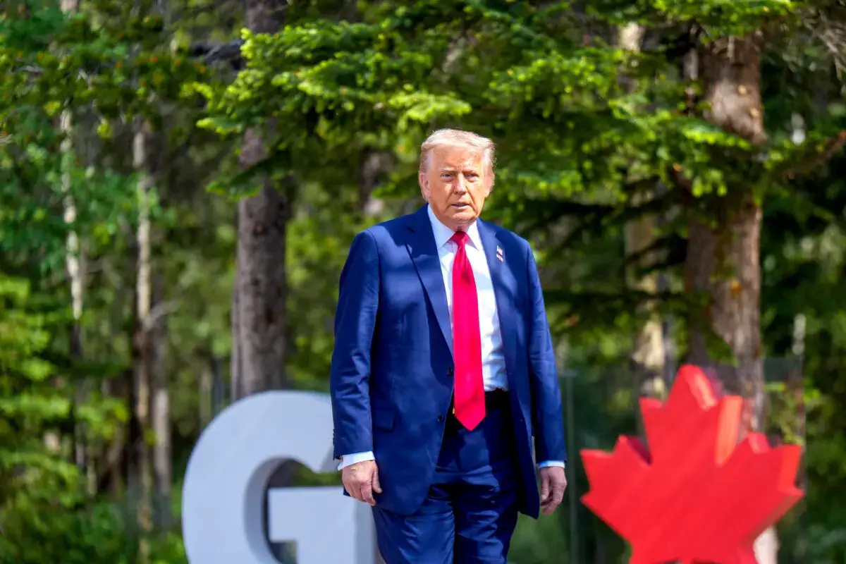 El presidente Donald Trump llega a la cumbre del Grupo de los Siete (G7) en el Pomeroy Kananaskis Mountain Lodge en Kananaskis, Alberta, Canadá, el 16 de junio de 2025. (Michael Kappeler/AFP a través de Getty Images)