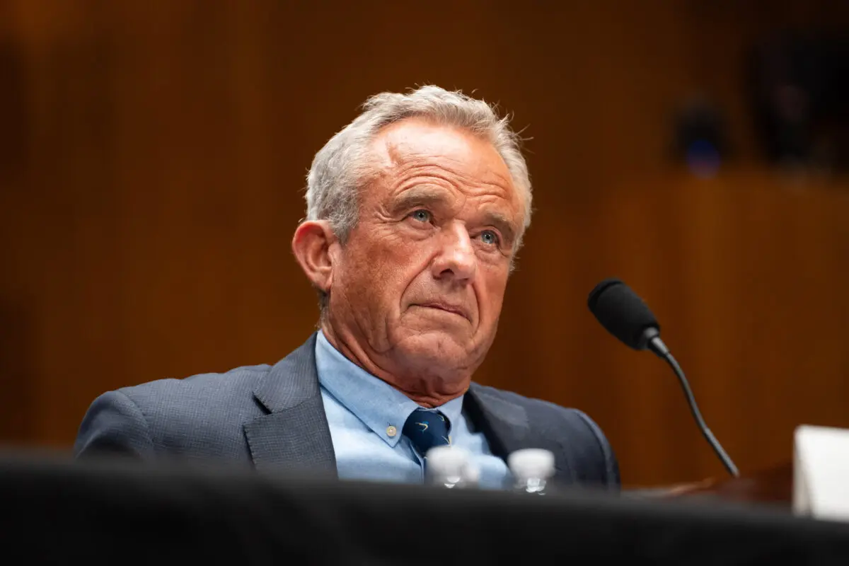 El secretario de Salud, Robert F. Kennedy Jr., testifica ante el Comité de Salud, Educación, Trabajo y Pensiones (HELP) del Senado en el Capitolio, en Washington, el 14 de mayo de 2025. (Madalina Vasiliu/The Epoch Times).