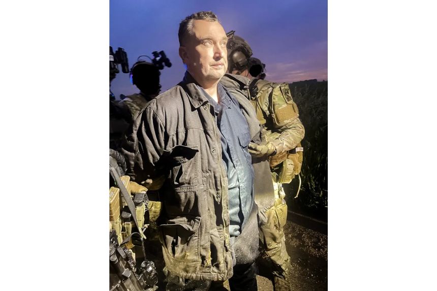 Una foto distribuida el 15 de junio de 2025 muestra a Vance Luther Boelter, de 57 años, sospechoso de matar a tiros a una legisladora del estado de Minnesota y a su marido, bajo custodia en un lugar no revelado. (Oficina del Sheriff del Condado de Ramsey a través de Facebook/Handout vía Reuters)