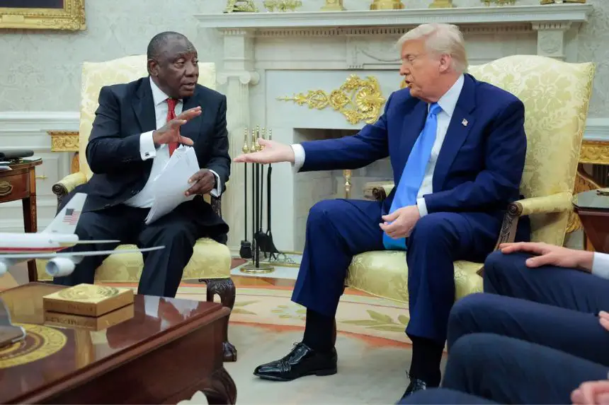 El presidente de Estados Unidos, Donald Trump, y el presidente de Sudáfrica, Cyril Ramaphosa, en una reunión en el Despacho Oval el 21 de mayo de 2025. (Chip Somodevilla/Getty Images)