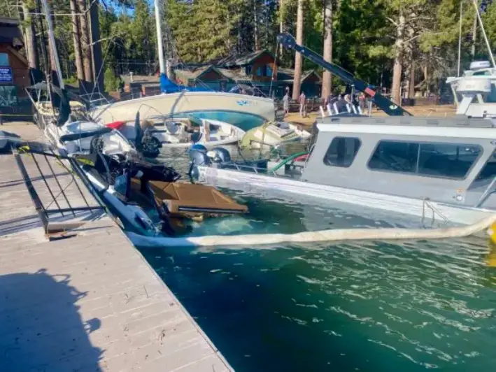 El Departamento de Pesca y Vida Silvestre de California respondió a varias embarcaciones que se volcaron cerca de Camp Richardson, en South Lake Tahoe, California, el 21 de junio de 2025. (Departamento de Pesca y Vida Silvestre)