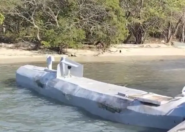 <em>Semisumergible autónomo encontrado por la Arma de Colombia. (Crédito: Armada Nacional de Colombia)</em>