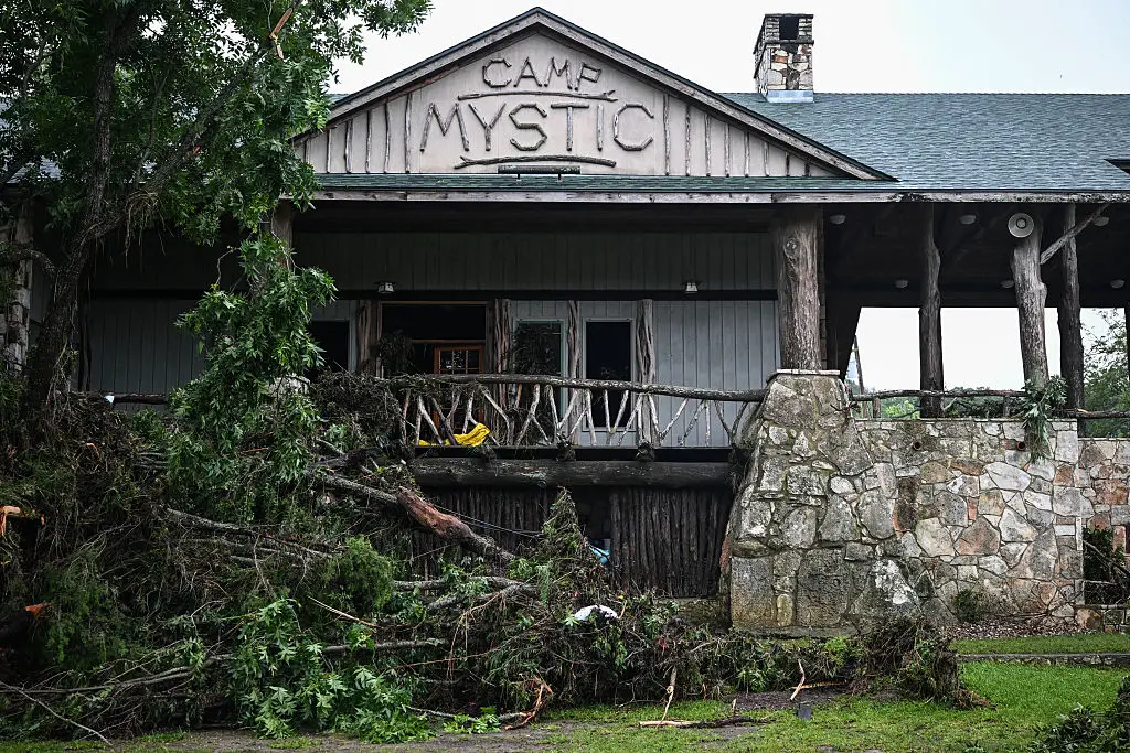 Vista del Camp Mystic, el lugar donde al menos 20 niñas desaparecieron tras las inundaciones repentinas ocurridas en Hunt, Texas, el 5 de julio de 2025. (RONALDO SCHEMIDT/AFP a través de Getty Images)