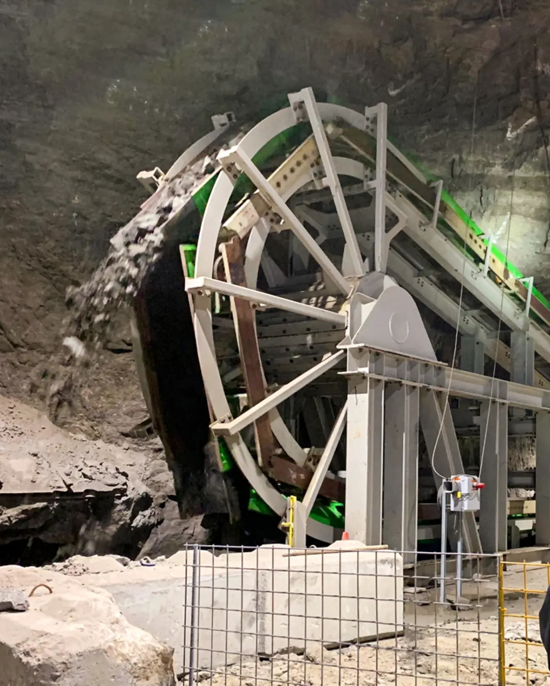 NioCorp planea utilizar la tecnología Railveyor para transportar el mineral a la superficie en su proyecto Elk Creek Critical Minerals, en Nebraska. A finales de junio, el Departamento de Energía publicó nuevas directrices en virtud de la Ley Nacional de Política Ambiental para agilizar los permisos de minería, apoyando la iniciativa del presidente Donald Trump de impulsar la minería y la refinería en Estados Unidos. (Mark Smith/NioCorp)