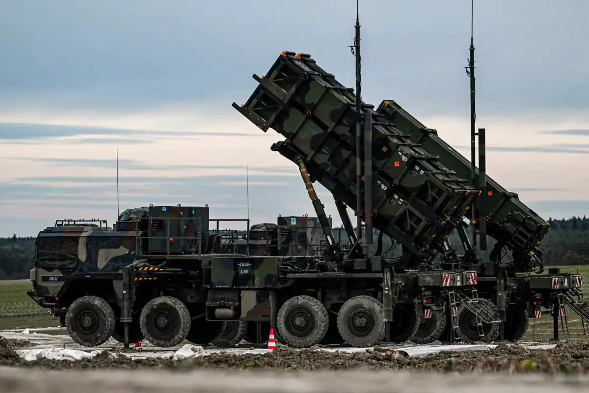 Módulos lanzadores Patriot montados en un M983 HEMTT, parte del sistema de misiles tierra-aire MIM-104 Patriot de EE. UU., fotografiados en Zamosc, Polonia, el 18 de febrero de 2023. (Omar Marques/Getty Images)