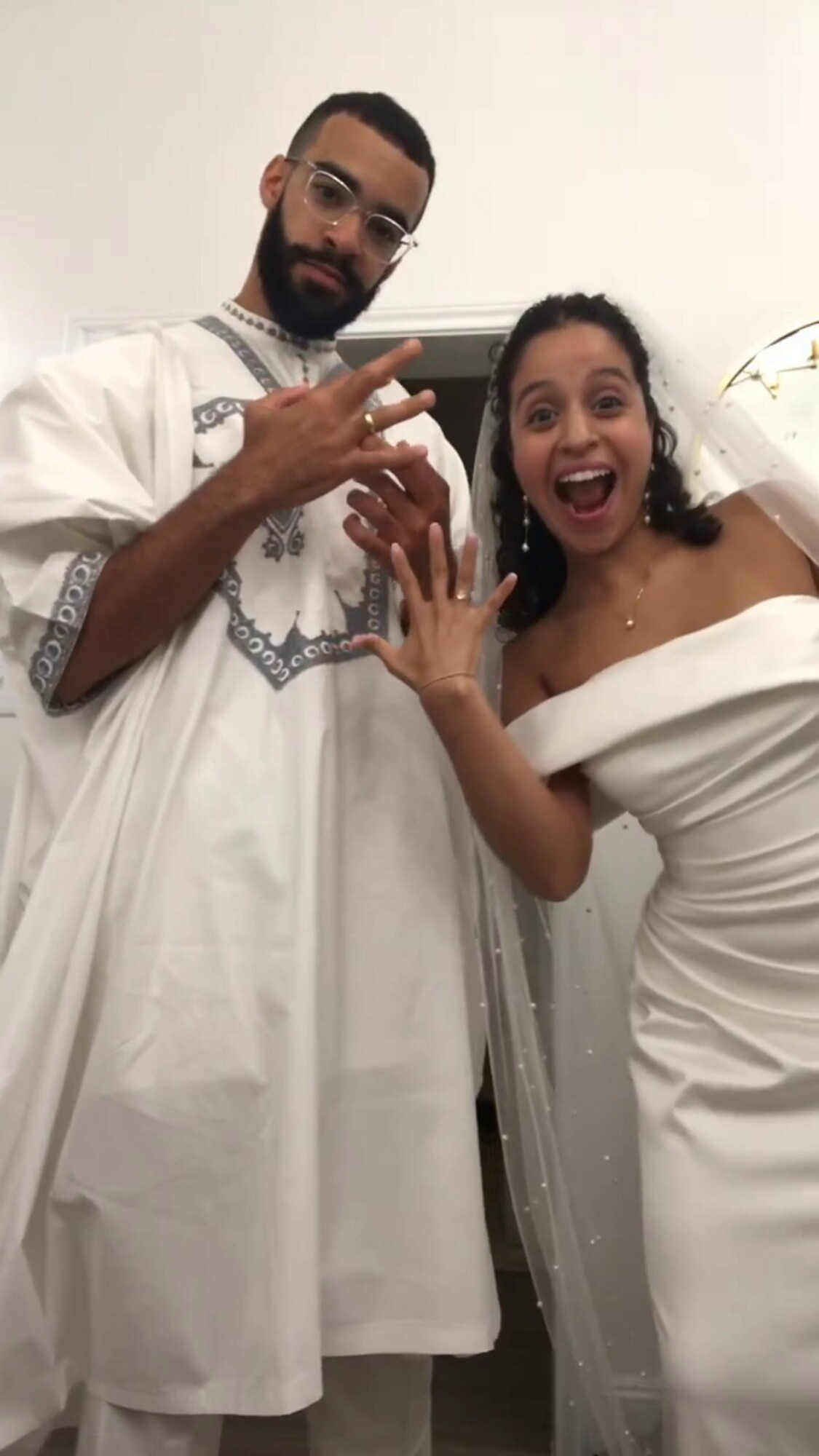 Eleazer y Keylin Akuchie el día de su boda. (SWNS)