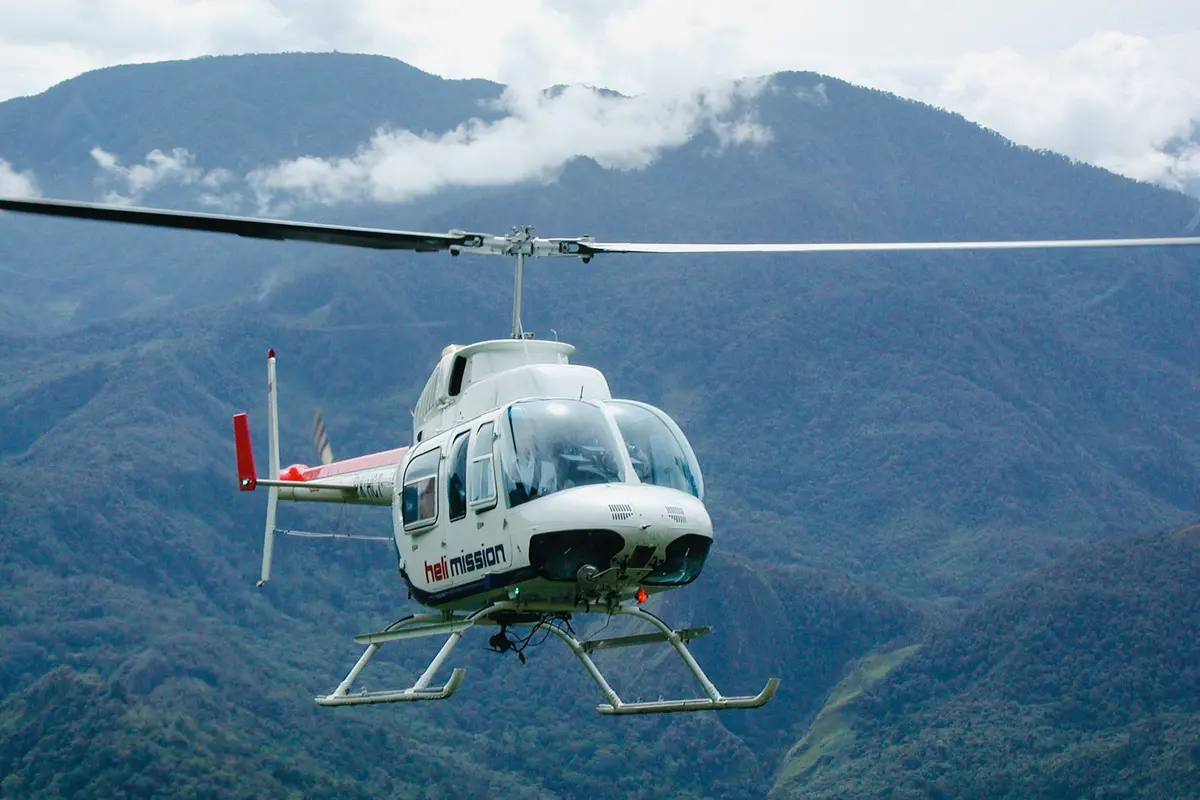 La familia Wild necesitó un helicóptero para llegar a la tribu Wano en Papúa, Indonesia. (Cortesía de los hermanos Wild).