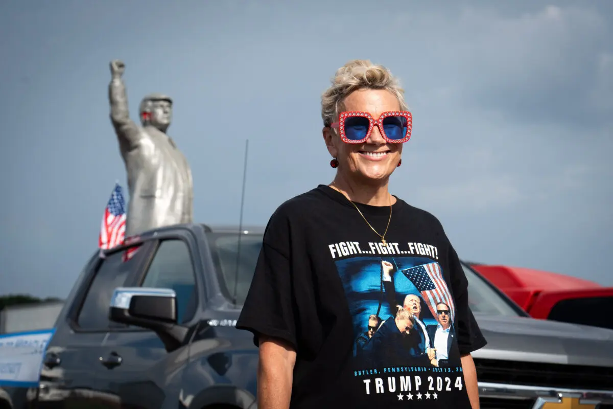 Lee Ann Galante asiste al “Aniversario del milagro de Butler” para celebrar la supervivencia del presidente Donald Trump a un intento de asesinato el año anterior, en el condado de Butler, Pensilvania, el 13 de julio de 2025. (Samira Bouaou/The Epoch Times)