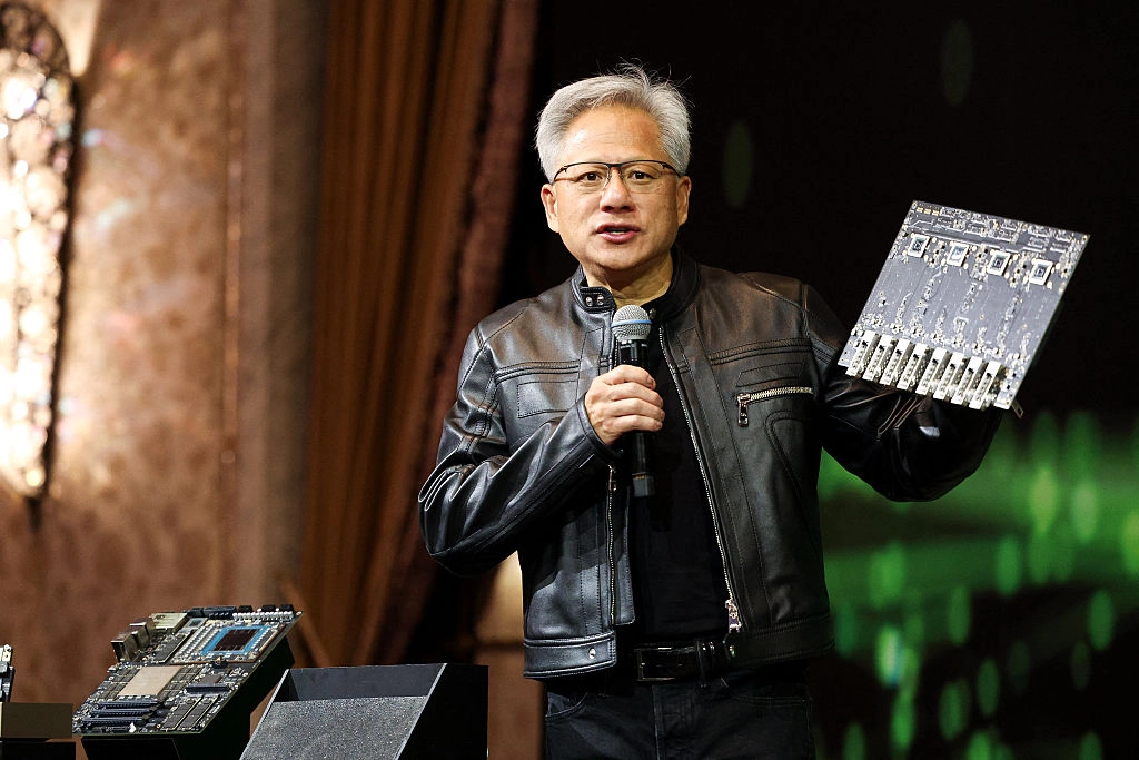 Jensen Huang, cofundador y director ejecutivo de Nvidia Corp., habla durante una rueda de prensa en Taipéi, el 21 de mayo de 2025. (I-HWA CHENG/AFP a través de Getty Images)