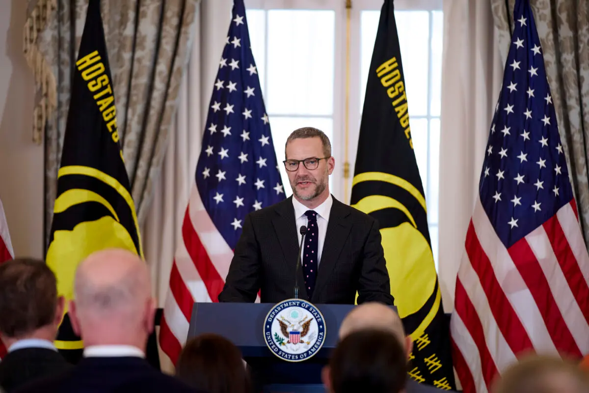 Adam Boehler, enviado especial presidencial para asuntos de rehenes, habla durante una ceremonia en Washington, el 6 de marzo de 2025. (Evan Vucci /AP Photo)