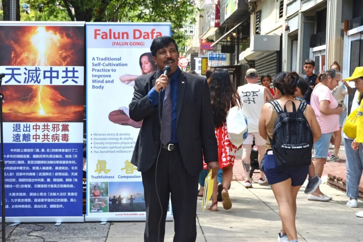 Aaron Bashir, director legislativo del senador de Pensilvania Doug Mastriano, habla en una manifestación en el barrio chino de Filadelfia, el 20 de julio de 2025. (Frank Liang/The Epoch Times)