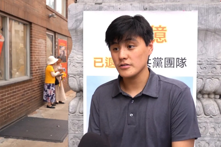 Alex Parada, estudiante universitario de Filadelfia, en el barrio chino de Filadelfia, el 20 de julio de 2025. (William Huang/The Epoch Times)
