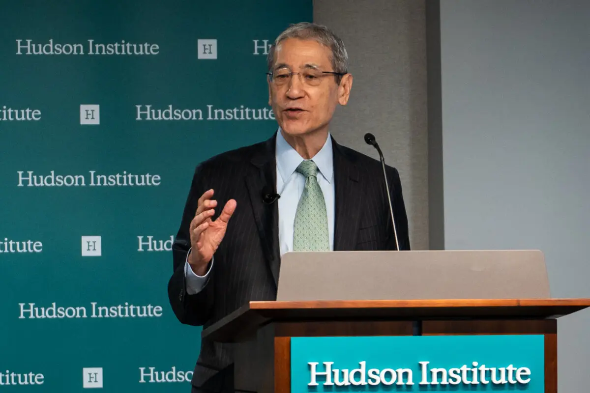 El experto en China Gordon Chang habla en el Instituto Hudson durante un evento titulado "Después de la caída: planificar para una China poscomunista" en Washington el 16 de julio de 2025. (Madalina Kilroy/The Epoch Times)