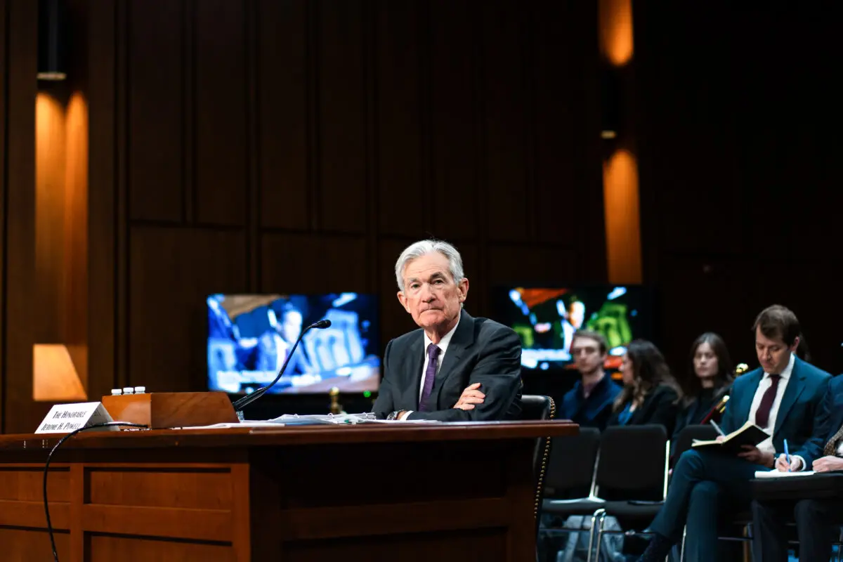 El presidente de la Reserva Federal, Jerome Powell, testifica ante el Comité Senatorial de Banca, Vivienda y Asuntos Urbanos en Washington el 11 de febrero de 2025. (Madalina Vasiliu/The Epoch Times).