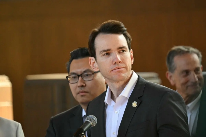El representante Kevin Kiley (R-Calif.) habla durante una rueda de prensa en Union Station, en el centro de Los Ángeles, el 20 de febrero de 2025. (Patrick T. Fallon/AFP a través de Getty Images)