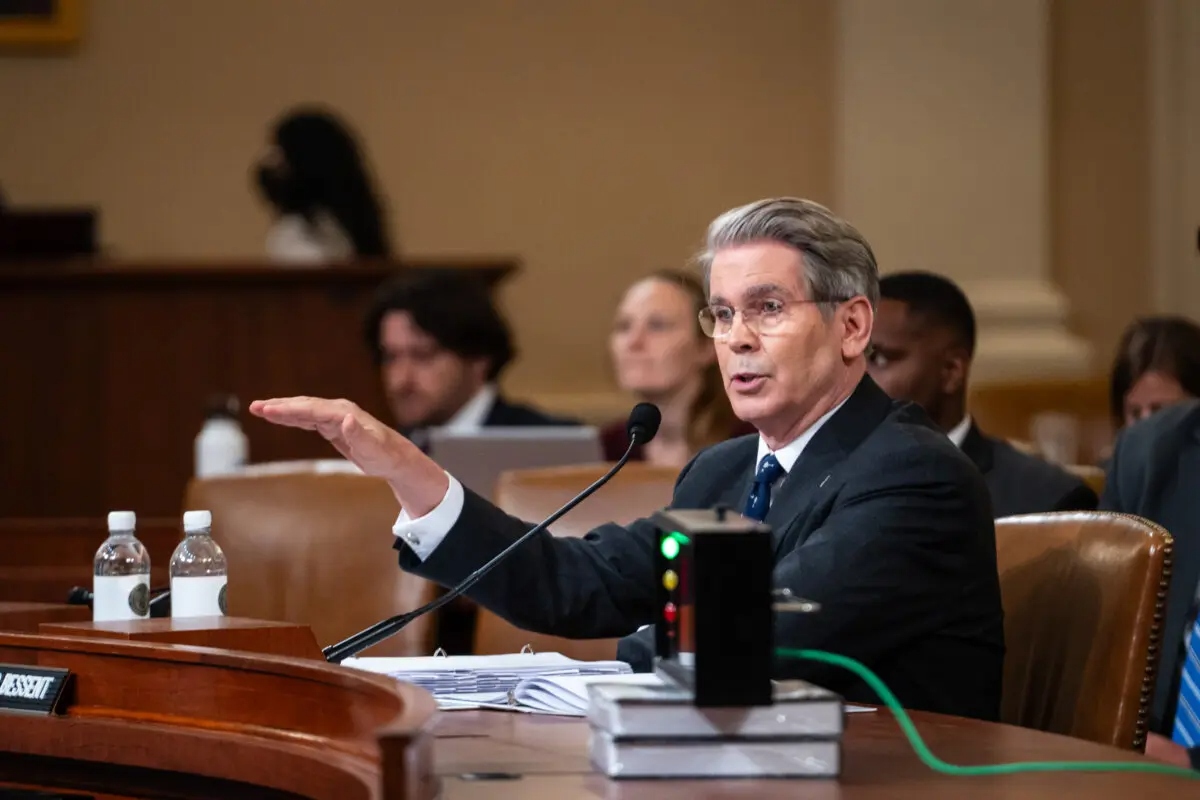 El secretario del Tesoro, Scott Bessent, testifica ante el Comité de Medios y Arbitrios de la Cámara de Representantes en el Capitolio, en Washington, el 11 de junio de 2025. (Madalina Vasiliu/The Epoch Times)