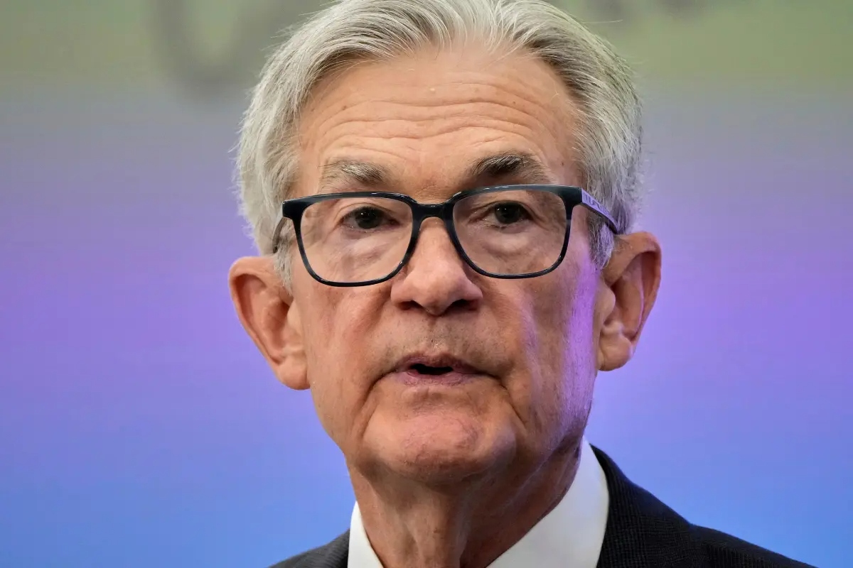 El presidente de la Reserva Federal, Jerome Powell, habla en la Reserva Federal en Washington el 22 de julio de 2025. (Mark Schiefelbein/AP Photo)