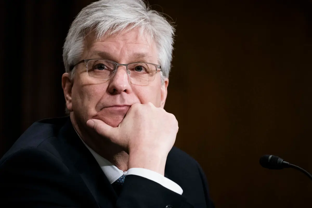 Christopher Waller testifica ante el Comité Senatorial de Banca, Vivienda y Asuntos Urbanos durante una audiencia sobre su nominación como miembro designado de la Junta de Gobernadores de la Reserva Federal, en Washington, el 13 de febrero de 2020. (Sarah Silbiger/Getty Images)