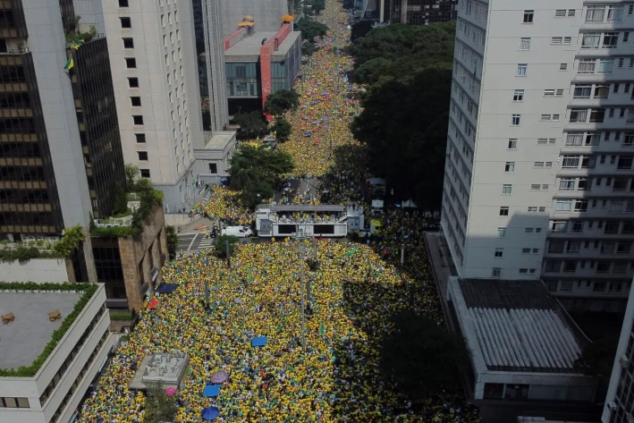 Vista aérea de los partidarios del expresidente brasileño Jair Bolsonaro durante una manifestación en São Paulo, Brasil, el 25 de febrero de 2024. (Miguel Schincariol/AFP vía Getty Images)