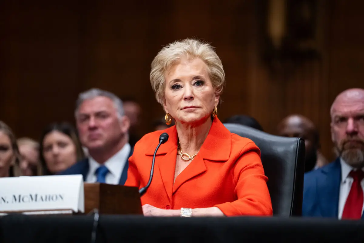 La entonces candidata a secretaria de Educación, Linda McMahon, testifica durante una audiencia de confirmación ante el Comité Senatorial de Salud, Educación, Trabajo y Pensiones en el Capitolio, en Washington, el 13 de febrero de 2025. (Madalina Vasiliu/The Epoch Times)