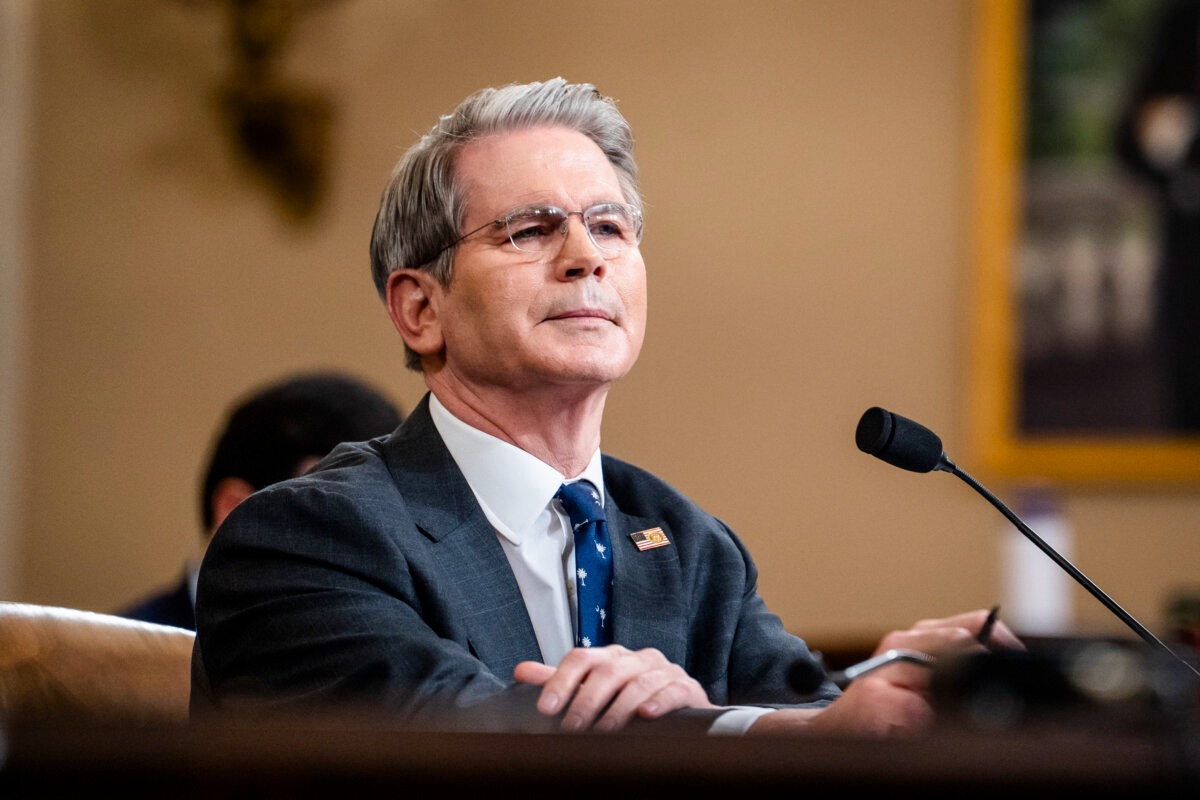 El secretario del Tesoro, Scott Bessent, testifica ante el Comité de Medios y Arbitrios de la Cámara de Representantes en el Capitolio el 11 de junio de 2025. (Madalina Vasiliu/The Epoch Times).