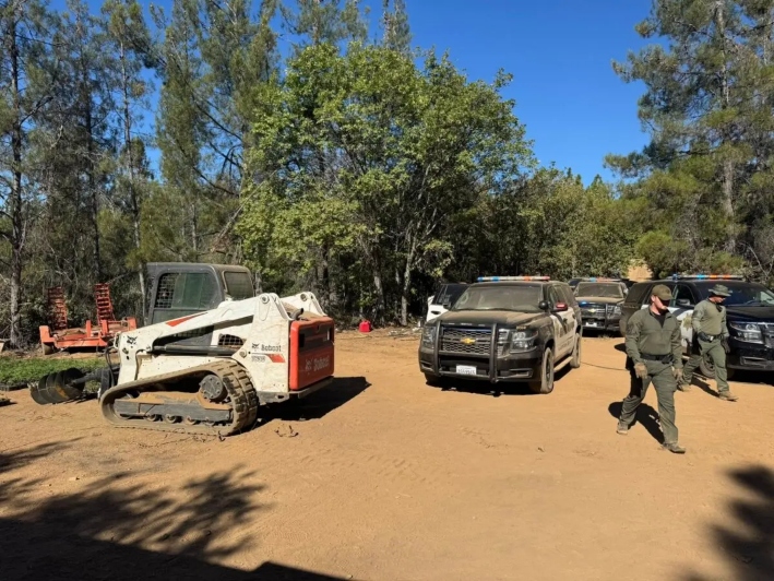 Los agentes descubrieron una plantación ilegal de marihuana en una casa de Ceres, California, el 27 de julio de 2025. (Oficina del Sheriff del Condado de Mariposa)