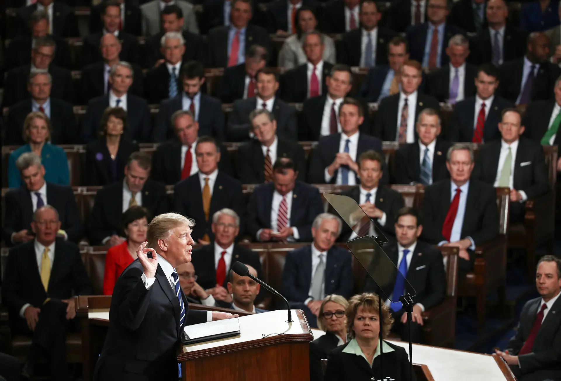 El presidente Donald Trump se dirige a una sesión conjunta del Congreso en la Cámara de Representantes del Capitolio de los Estados Unidos el 28 de febrero de 2017. (Win McNamee/Getty Images)