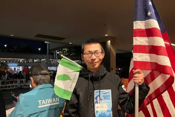 Liu Dadong da la bienvenida a la presidenta taiwanesa Tsai Ing-wen en un hotel del centro de Los Ángeles el 4 de abril de 2023. (Cortesía de Liu Dadong)