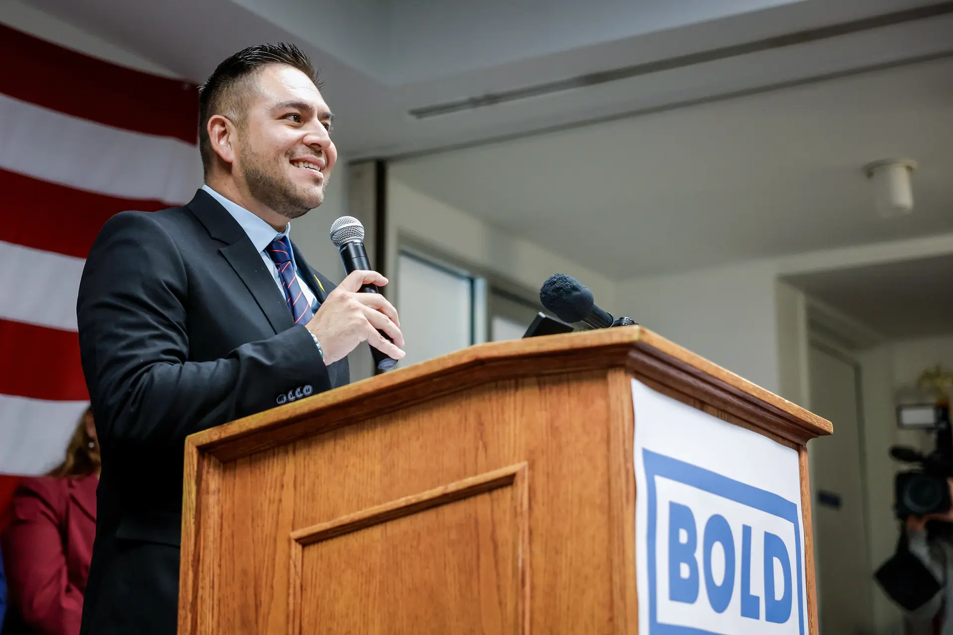 El representante electo Gabriel Vásquez (D-N.M.) habla en un acto del Caucus Hispano del Congreso en la sede del Comité Nacional Demócrata en Washington el 18 de noviembre de 2022. (Anna Moneymaker/Getty Images)