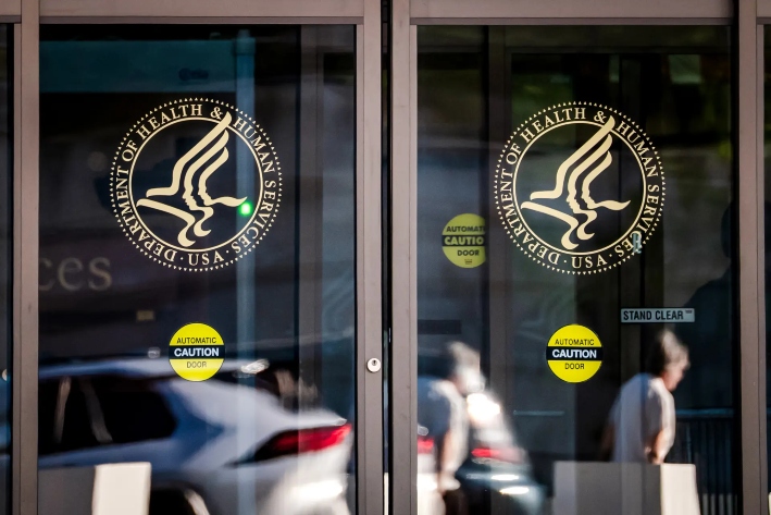 El Departamento de Salud y Servicios Humanos en el edificio Hubert H. Humphrey, en Washington, el 28 de abril de 2025. (Madalina Vasiliu/The Epoch Times)