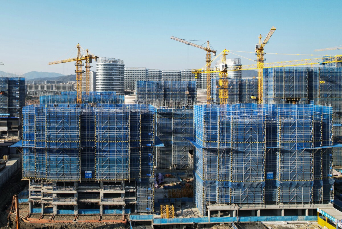 Edificios residenciales en construcción por el promotor inmobiliario endeudado Vanke en Hangzhou, provincia de Zhejiang, China, el 15 de marzo de 2024. (STR/AFP a través de Getty Images).
