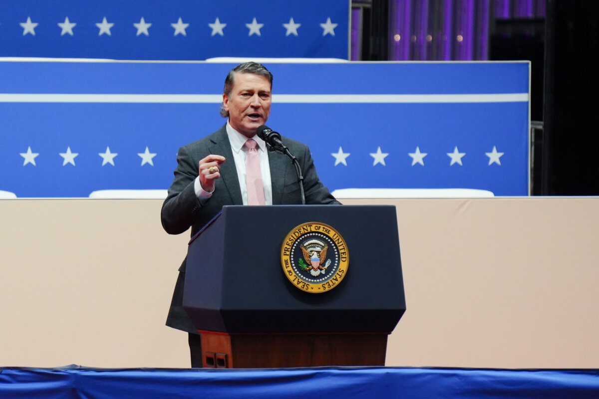 El representante Ronny Jackson (R-TX) habla tras la toma de posesión presidencial en el Capitol One Arena de Washington el 20 de enero de 2025. (Madalina Vasiliu/The Epoch Times).