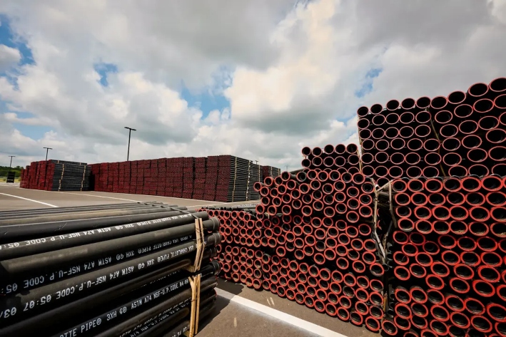 Inventario de tubos de hierro fundido en la fundición de Charlotte Pipe en Carolina del Norte. La administración Trump ha adoptado una postura firme contra los transbordos desde China destinados a eludir los elevados aranceles. Cualquier transbordo de mercancías se enfrentará ahora a un arancel adicional del 40 %. (Cortesía de Charlotte Pipe and Foundry Company)