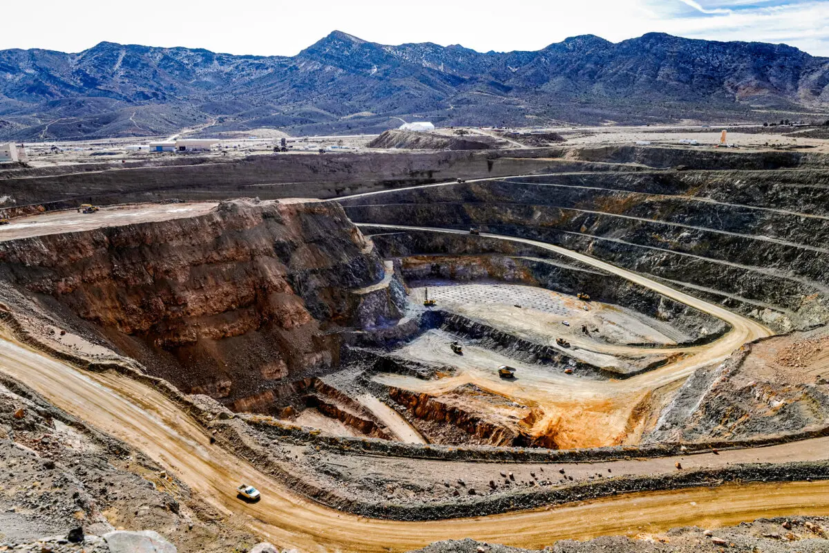 Vista de la mina a cielo abierto de tierras raras de MP Materials en Mountain Pass, California, el 30 de enero de 2020. MP Materials adquirió el yacimiento en julio de 2017, tras la quiebra de su anterior propietario. (Steve Marcus/Reuters)