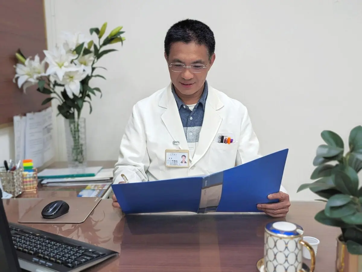El Dr. Lin afirma que seguir los principios de "Verdad, Benevolencia y Tolerancia" le ayudó a cumplir mejor con sus responsabilidades como director del Departamento de Farmacia. (Foto cortesía de Lin Wei Yu).