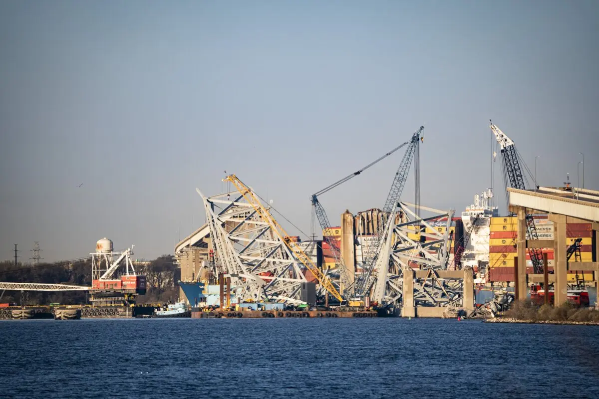 El puente Francis Scott Key en Baltimore, Maryland, que se derrumbó tras ser impactado por un buque portacontenedores en marzo, en una vista del 5 de abril de 2024. (Madalina Vasiliu/The Epoch Times)