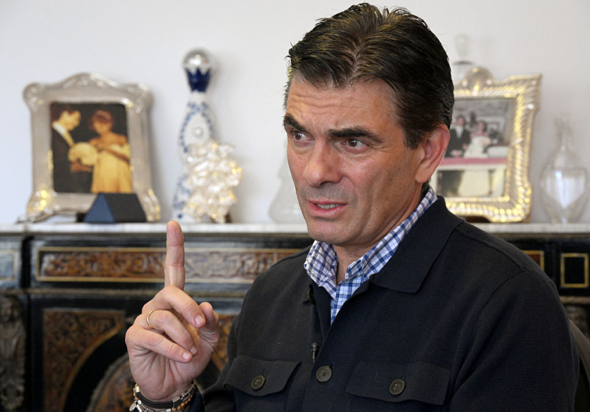 El candidato presidencial de Bolivia, Rodrigo Paz, habla durante una entrevista con AFP en La Paz el 25 de agosto de 2025. (AIZAR RALDES/AFP vía Getty Images)