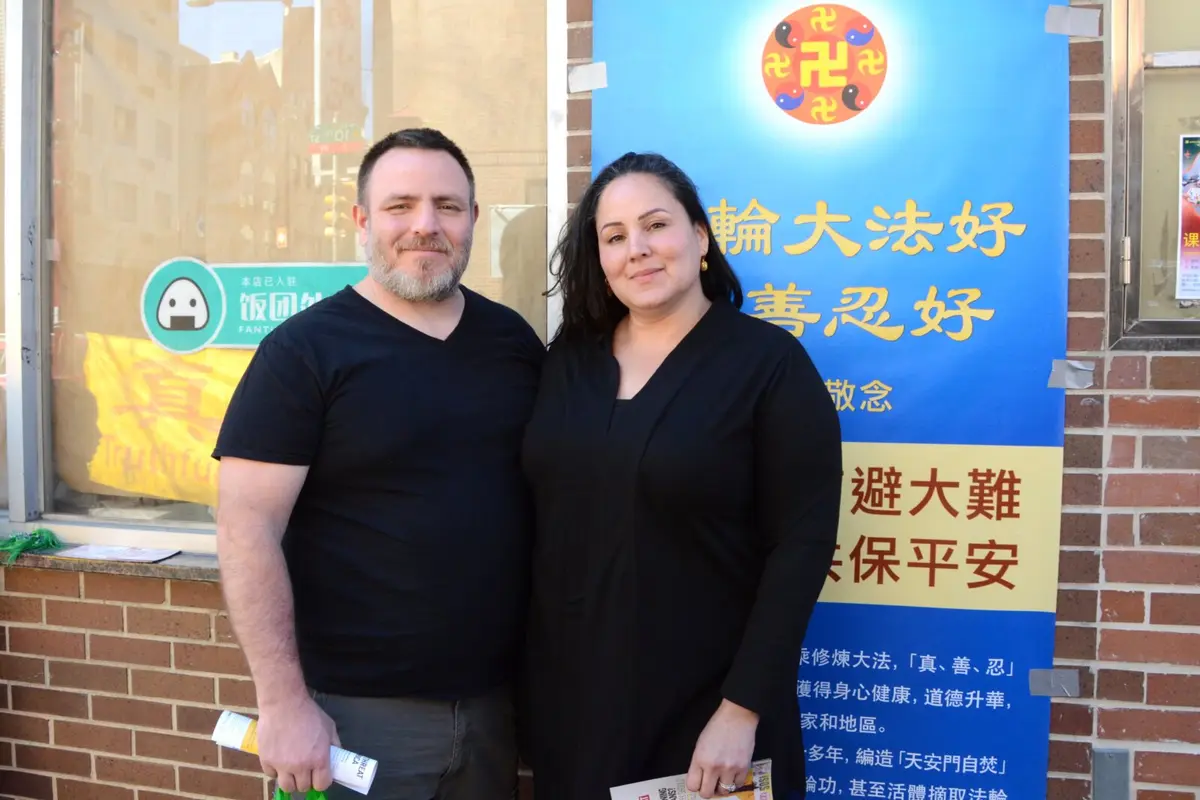Maritza Bocceuti, agente de policía, y su marido Paul Bocceuti, asistente legal, en Filadelfia el 30 de agosto de 2025. (Frank Liang/The Epoch Times)